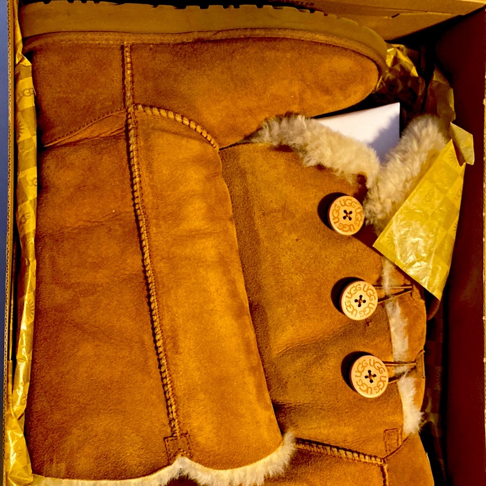 UGG Bailey brown boots size 7